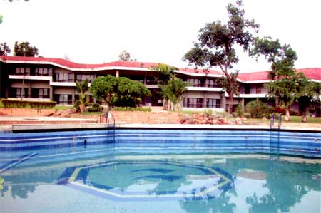 Hotel Rajhans, Surajkund :: Haryana Tourism,Hotel Rajhans Surajkund New Delhi INDIA,hotels in india, hotels in new delhi,delhi hotels,Book New Delhi Hotels with Local Support and Rates, discount hotel taiff / price list/ packages, New Delhi discount hotels, accommodation in New Delhi.